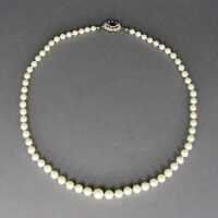 Vintage Perlenschmuck - Annodazumal Antikschmuck: Akoya Perlenkette im Verlauf mit Weißgold Verschluss kaufen