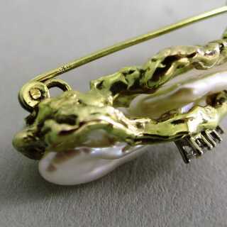 Brooch with natural pearl and diamonds