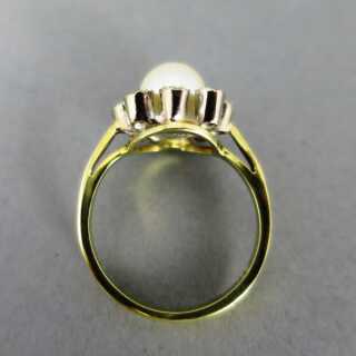 Gold ring with big pearl and diamonds