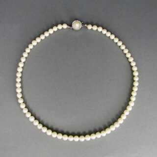 Pearl Necklace Silver Closure