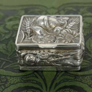 Antikes Silber - Annodazumal Antikschmuck: Pillendose in Silber online kaufen