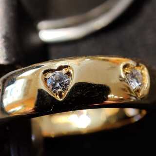 Memory ring in yellow gold with eight sparkling diamonds