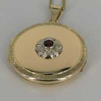 Antikschmuck für Damen - Annodazumal Antikschmuck: Vintage Medaillon in Gold mit Rubin und Kette kaufen