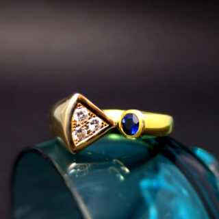 Massive vintage abstract ladys ring in gold with blue sapphire and diamonds