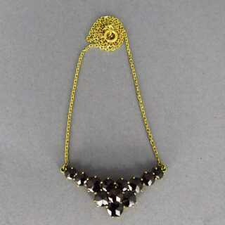 Elegant geometrical garnet collier in gold