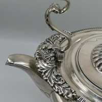 Prächtige antike Schwenkkanne mit Rechaud in massivem Silber