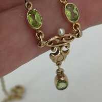 Beautiful delicate ladies necklace in rose gold with peridots