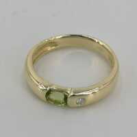 Vintage gold band ring with peridot and diamond