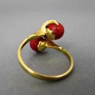 Ladies designer ring in gold with salmon-coloured Sardegna corals
