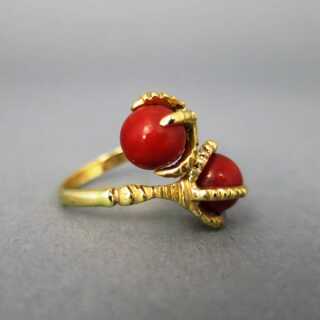 Ladies designer ring in gold with salmon-coloured Sardegna corals