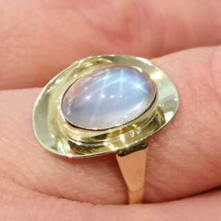 Antikschmuck für Damen - Annodazumal Antikschmuck: Vintage Ring in Gold mit einem Mondstein kaufen