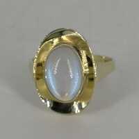 Prächtiger Damen Ring in Gold mit einem ovalen Mondstein
