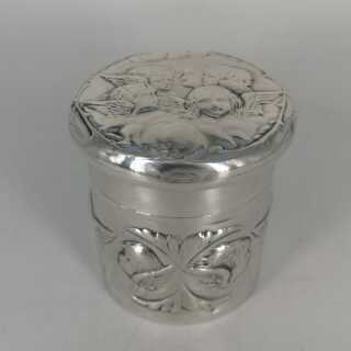 Antikes Silber - Annodazumal Antikschmuck: Jugendstil Teedose mit Engel Motiv kaufen