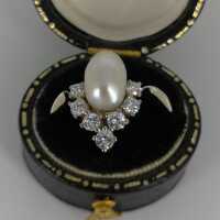 Prächtiger Damenring in Weißgold mit großer Perle und Brillanten