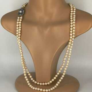 Vintage lange zweireihige Accoya Perlenkette mit Verschluss in Weißgold