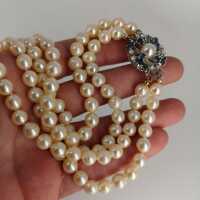 Vintage Perlenschmuck - Annodazumal Antikschmuck: Lange zweireihige Accoya Perlenkette mit Verschluss in Weißgold und Edelsteinen kaufen
