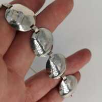 Art Deco Schmuck in Silber - Annodazumal Antikschmuck: Gehämmertes Armband in Silber kaufen
