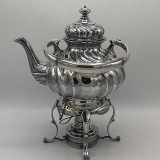 Antikes Tafelsilber - Annodazumal Antikschmuck: Große antike Teekanne mit Rechaud in Silber kaufen