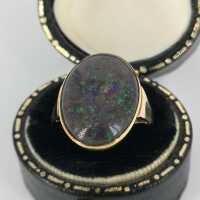 Vintage Damen- oder Herrenring in Gold mit einem schwarzen Opal