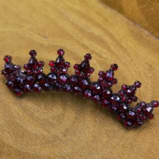 Antikschmuck für Damen - Annodazumal Antikschmuck: Biedermeier Granatbrosche in Form einer Krone kaufen