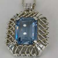 Art Deco pendant with chain in silver with one spinel