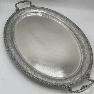 Antikes Tafelsilber - Annodazumal Antikschmuck: Großes ovales Tablett in Silber mit floralem Dekor kaufen