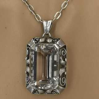 Antikschmuck für Damen - Annodazumal Antikschmuck: Jugendstil Kettenanhänger in Silber mit einem Bergkristall kaufen
