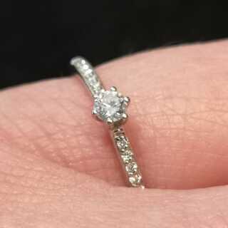 Antikschmuck für Damen - Annodazumal Antikschmuck: Vintage Verlobungsring aus Weißgold mit Diamanten kaufen