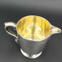 Antikes Tafelsilber - Annodazumal Antikschmuck: Viktorianisches Milchkännchen aus Silber mit Wappen kaufen