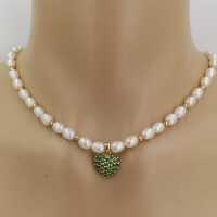 Antikschmuck für Damen - Annodazumal Antikschmuck: Vintage Perlenkette mir Smaragdherz kaufen