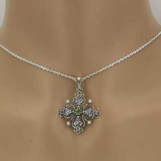 Antikschmuck für Damen - Annodazumal Antikschmuck: Vintage Griechisches Kreuz in Silber mit Edelsteinen und Perlen kaufen