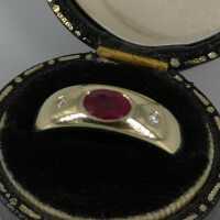 Eleganter Bandring aus Gelbgold mit einem Rubin und Diamanten