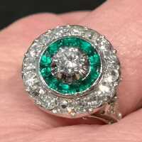 Antikschmuck - Annodazumal Antikschmuck: Art Deco Platin Ring mit Diamanten und Smaragden kaufen