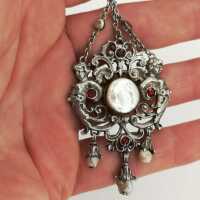 Antikschmuck - Annodazumal Antikschmuck: Antike Halskette aus Silber mit Granatsteinen und Perlen kaufen
