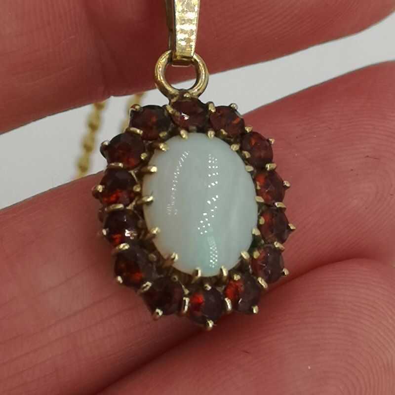 Vintage Halskette Gold mit weiBem Vollopal und Granat 300 00