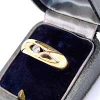 Unisex band ring in 585/- yellow gold with an optically free-floating diamond