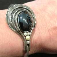Antikschmuck - Annodazumal Antikschmuck: Vintage Perli Designer Armspange in Silber mit Hämatit kaufen