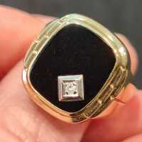 Antikschmuck - Annodazumal Antikschmuck: Vintage Herren Siegelring in Gold mit einem Onyx und einem Diamanten kaufen