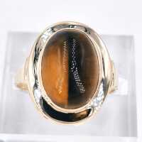 Vintage ladies ring in yellow gold with a fascinating tigers eye cabochon