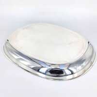 Elegant oval tray in silver with a simple raised edge