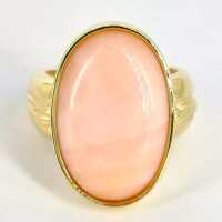 Elegant mid-century ladies ring in yellow gold with a rose quartz