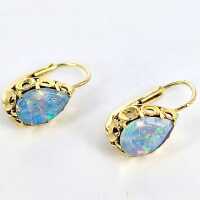 Romantic vintage earrings in gold with drop-shaped opals