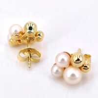 Elegant vintage stud earrings in 585 yellow gold with Akoya pearls