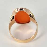 Antique unisex signet ring in yellow gold with an oval carnelian