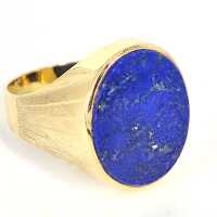 Art Deco mens signet ring in yellow gold with oval lapis lazuli