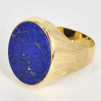 Art Deco mens signet ring in yellow gold with oval lapis lazuli