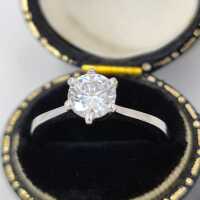 Engagement ring in white gold with a 1.02 ct solitaire diamond