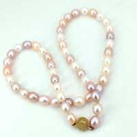 Elegant pearl necklace with freshwater pearls in white, pink and lavender