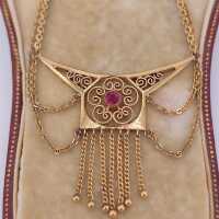 Art Nouveau necklace around 1900 in gold doublé with a ruby