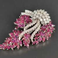 Exquisite vintage brooch in 18k white gold with diamonds and rubies